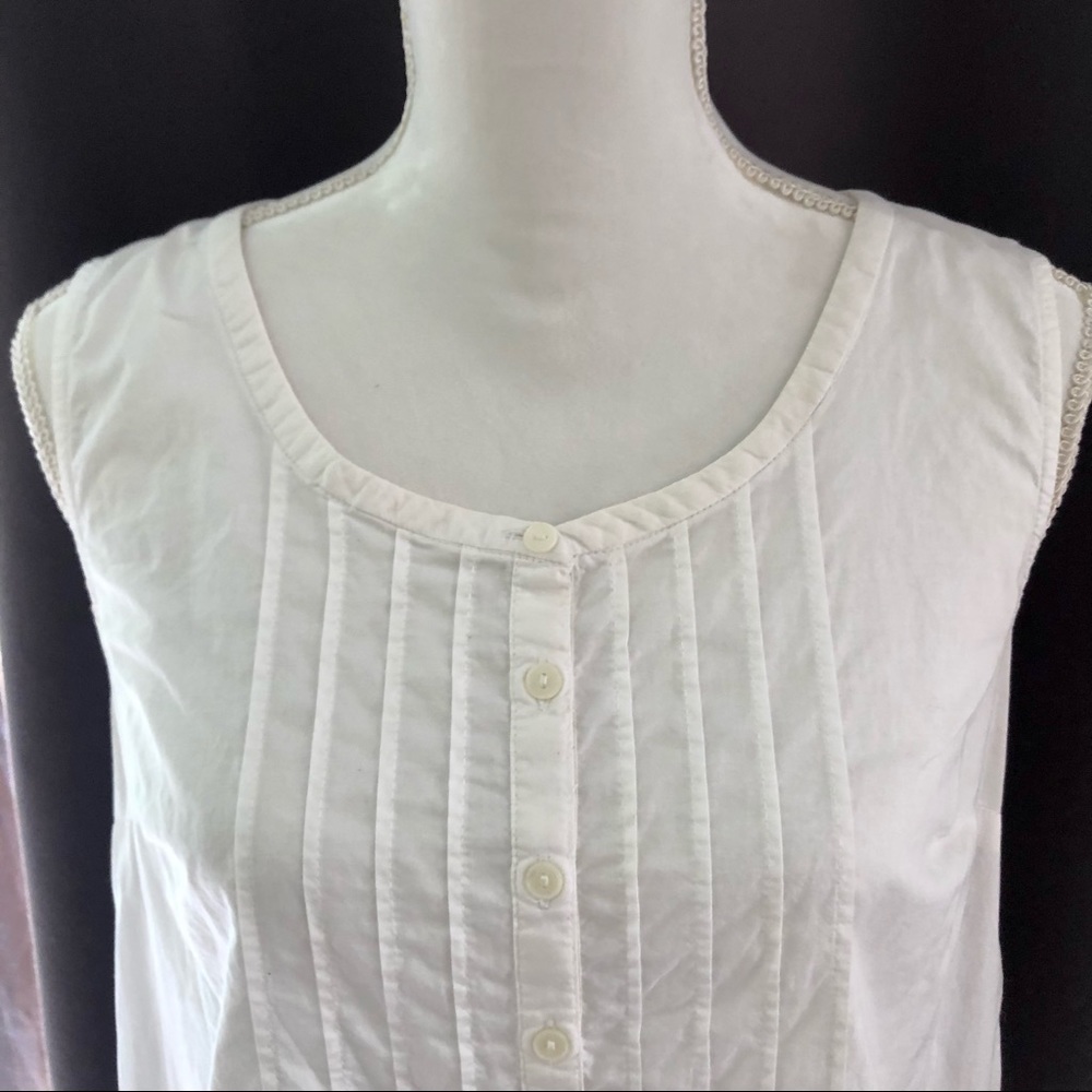 Sleeveless Ivory Top with Lace Bottom S